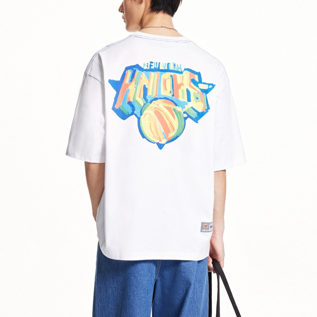 【NBA聯名系列】尼克隊塗鴉LOGO寬鬆T恤