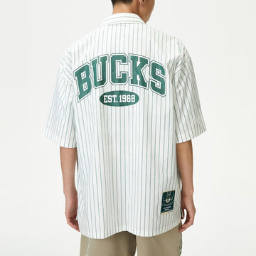 【NBA聯名系列】公鹿隊條紋寬鬆短袖襯衫